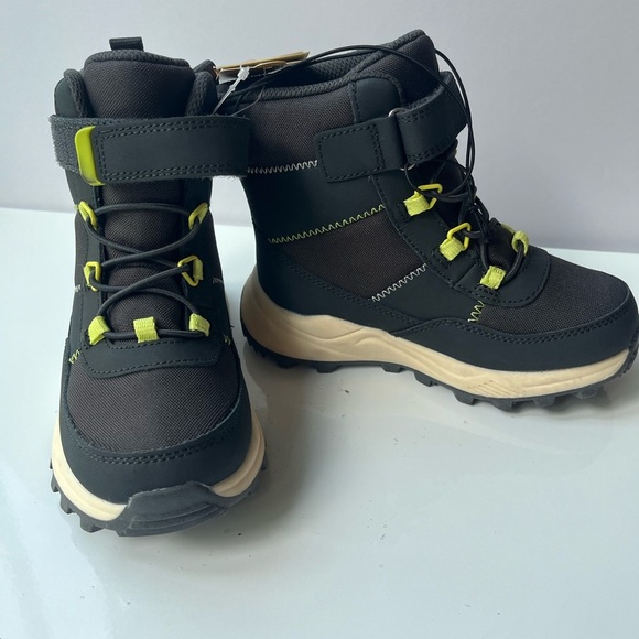 NEW Kids Winter Boots - Black and White Size 10 Boy or Girl - Picture 1 of 11